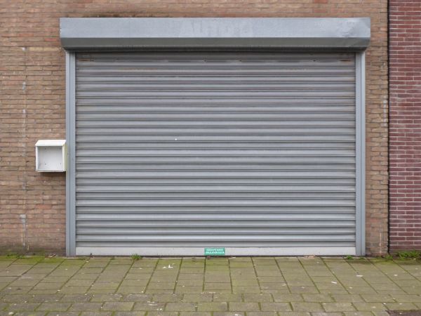 Découvrez les avantages des portes industrielles sur mesure