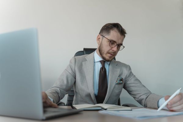 Rôle et responsabilités d'un administrateur de société en suisse